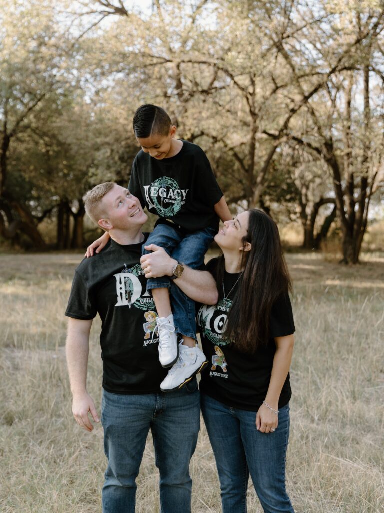 STAMPS FAMILY PHOTO SHOULDER